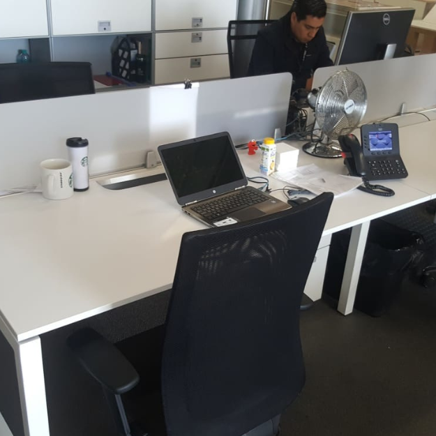 Mobiliario de oficina personalizado para Cliente corporativo