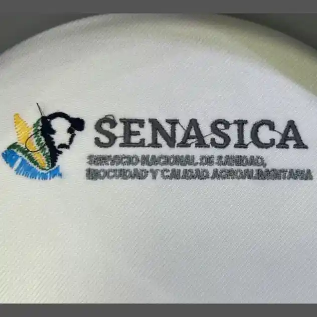 Bordado en uniformes oficiales personalizado para SENASICA