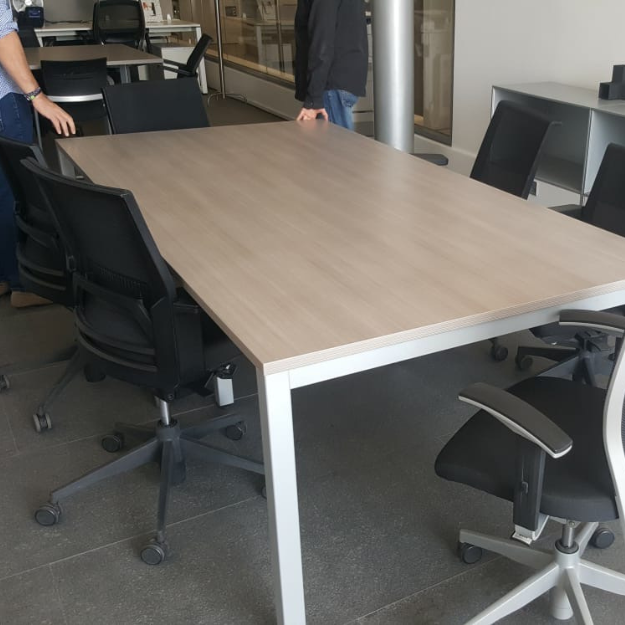 Escritorio de madera ejecutivo personalizado para Cliente corporativo