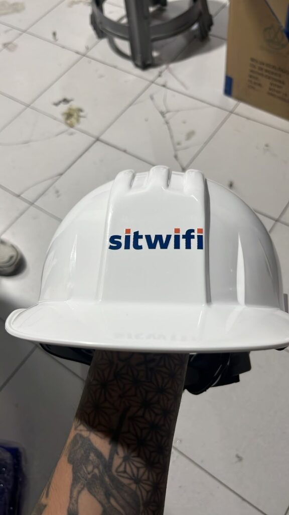 Cascos de seguridad con logo personalizado para Sitwifi