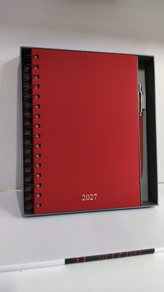 Set ejecutivo agenda 2027 con pluma