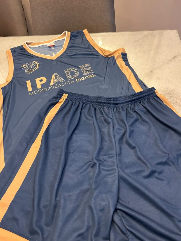 Uniforme de básquet sublimado personalizado para IPADE
