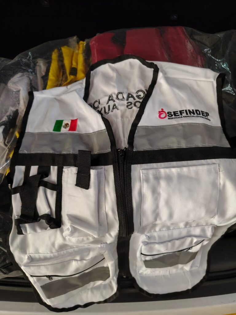 Chalecos de brigada bordados para SEFINDEP · Grupo Beyond