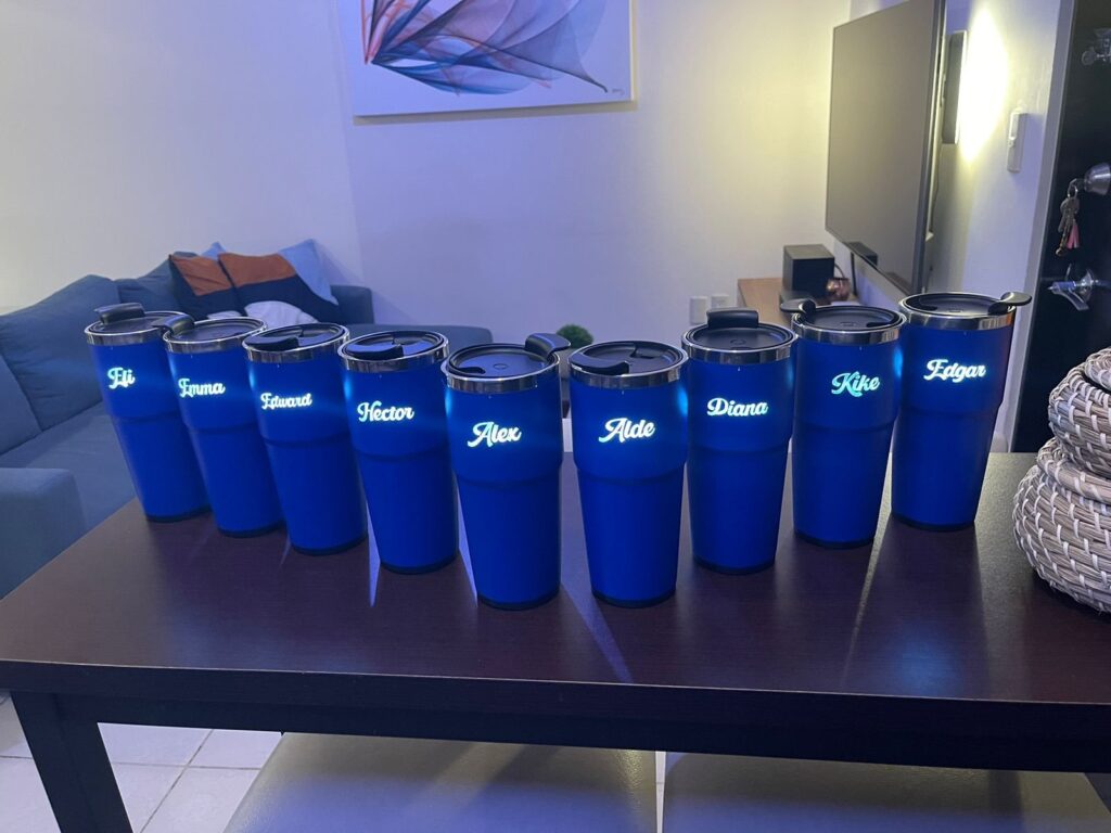 Termos LED con nombre grabado personalizado para Varios clientes